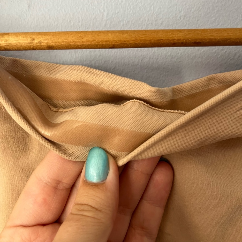 🦋Skims brief shapewear🦋 - Picture 2 of 3